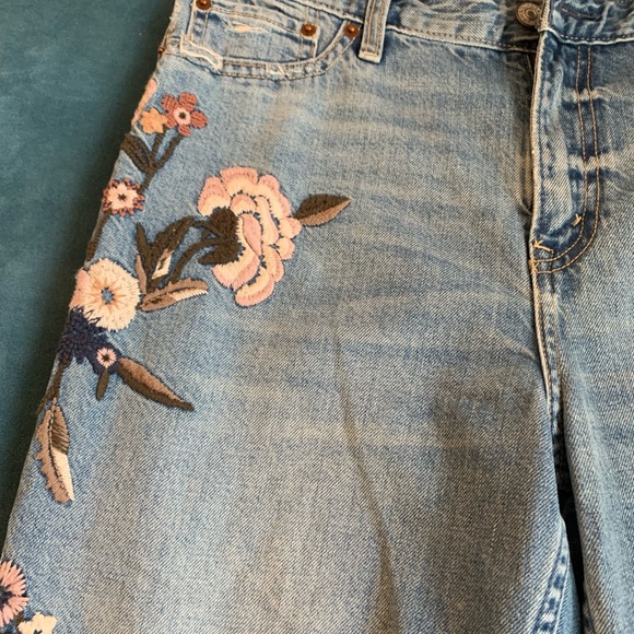Abercrombie & Fitch Light Blue Floral Embroidered Jeans - Picture 2 of 8